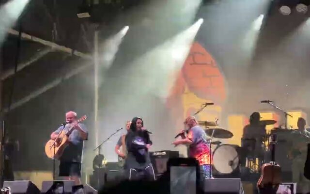 Watch Evanescence’s Amy Lee perform a hilariously fun duet with Tenacious D at Louder Than Life